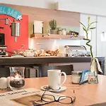 Ibis Hotel 2*