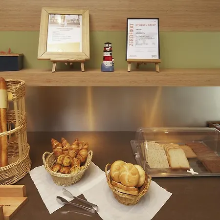 Ibis Ξενοδοχείο Κόμπλεντς