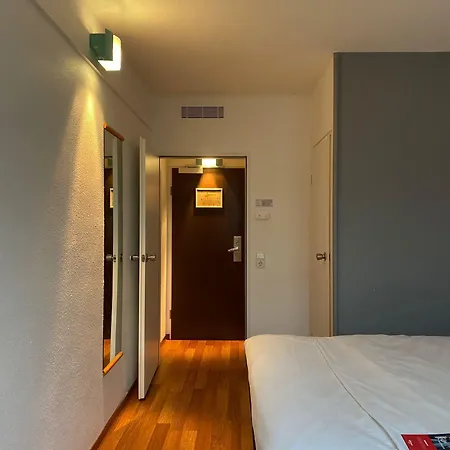 Ibis Ξενοδοχείο Κόμπλεντς