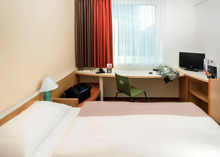 Ibis Hotel 2*